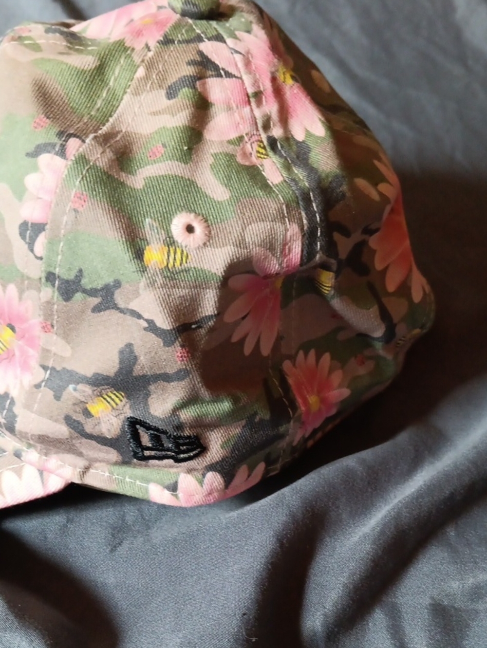 NWT Womens Boston Red Sox Floral Camo Baseball Cap with Black 'B' Patch - Picture 4 of 10